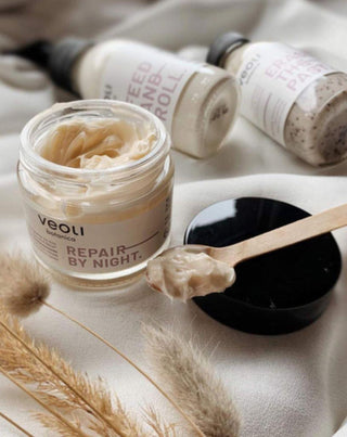 Kasvovoide lipidisuojalla Second skin Repair by night Veoli Botanica - 2