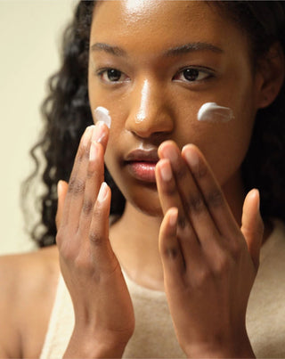 Kosteuttava ja elvyttävä Dynastian voide, jossa on ginsengiä ja riisiä Beauty of Joseonin kauneutta. - 3