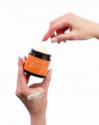 Kosteuttava ja uudistava sitrusvartalovaahto erittäin kuivalle iholle Mglife - 2