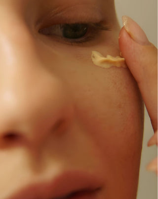 Valaiseva päivä- ja yösilmänympärysvoide kofeiinilla ja koentsyymi Q10:llä Manilu - 2