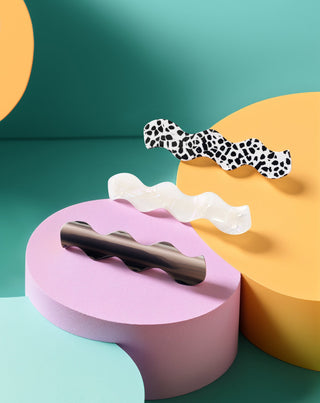 Aaltoilevien hiusklipsien sarja - marmoroitu, helmi, musta Twisty 3 kpl. - 2