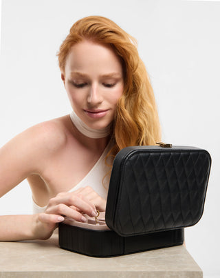 Suuri korurasia, jossa on lokeroita, rullat ja peili, musta Mys_2 - 3