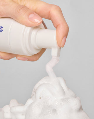 Puhdistusvaahto herkälle ja akneiholle, sisältää betaiinia, pantenolia ja allantoiinia Cleansing Orphica Clinic 150 ml - 2