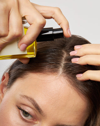 Saint Éternité yrttinen hiushieronta, jossa on pelto-orvokkia ja nokkosta. - 3