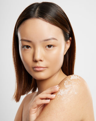 Sokerinen vartalokuorinta macadamiaöljyllä, sheavoilla ja avokadoöljyllä Uddo - 2