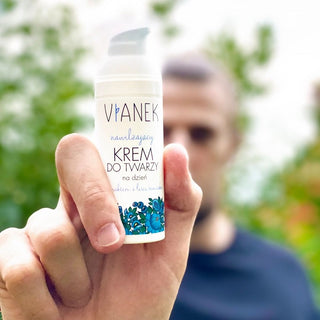 Kosteuttava kasvovoide voikukanlehtiuutteella kuivalle ja herkälle iholle Vianek - 2