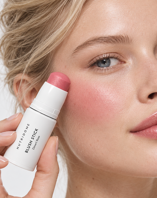 Kasvojen meikki- ja muotoilusetti: aurinkopuuteri, poskipuna ja highlighter puikossa Nutridome