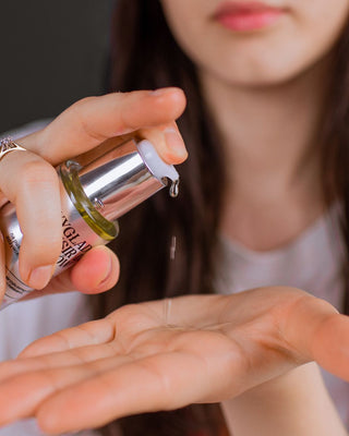 Hiuksia silottava eliksiiri hyaluronihapolla ja vegaanisella silkillä Auna - 2