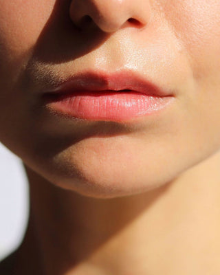 Mansikkainen huulirasva korostaa huulien väriä ja lisää kiiltoa Auna - 4