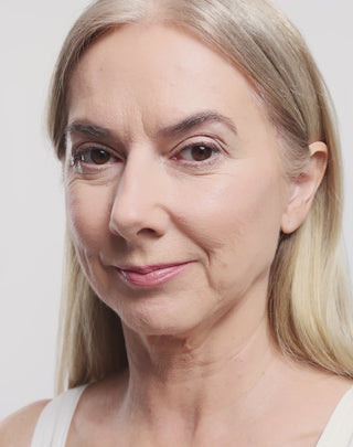 Punastuspuikko, jossa on sheavoita ja risiiniöljyä naisille 50+ Aggie - 6