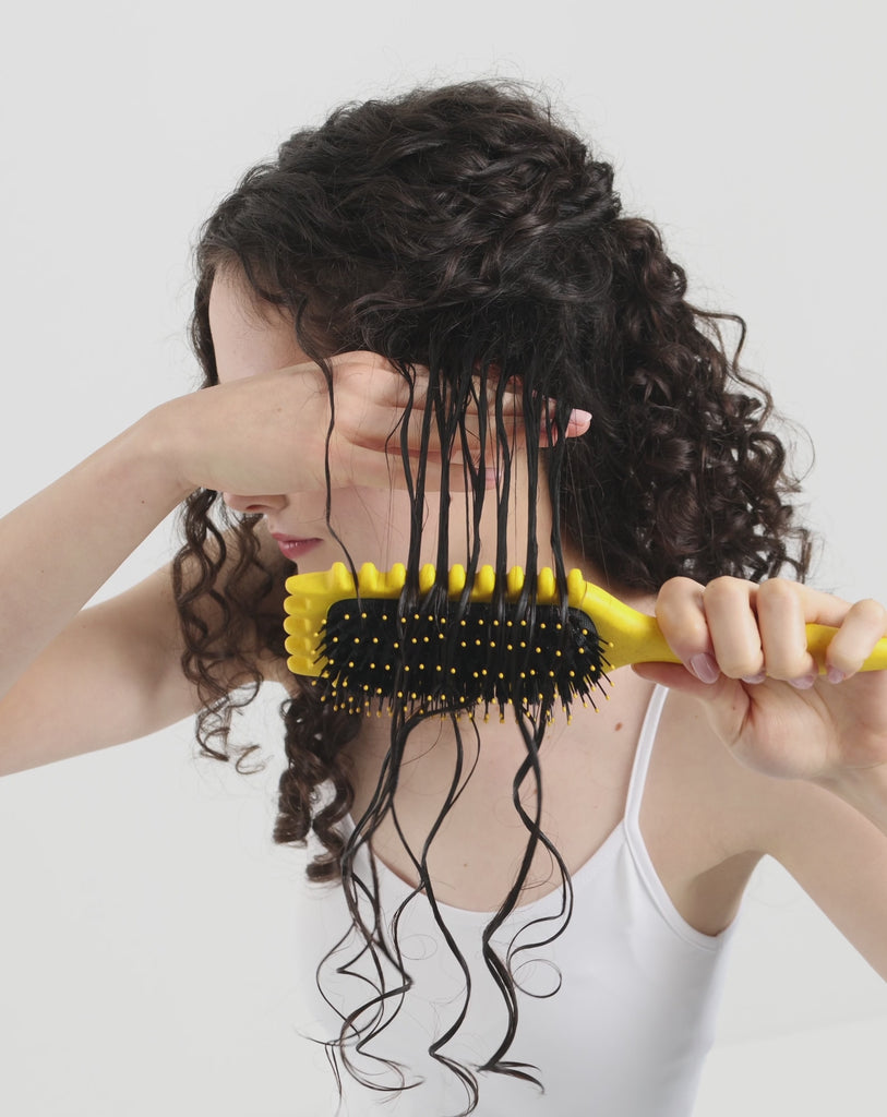 Twisty curly, aaltoileva hiusharja kierteen määrittelyyn_6