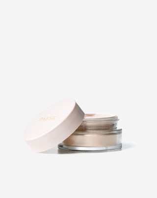 Läpinäkyvä irtoava oliivipuuteri, jossa on Paesen kosteuttava kompleksi. - 1