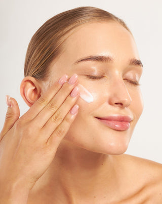 Kosteuttava ryppyjä ehkäisevä päivävoide, jossa on makadamiaöljyä Nutridome - 2