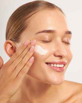 Kosteuttava kasvovoide SPF 50:llä, jossa on allantoiinia ja hyaluronihappoa Nutridome