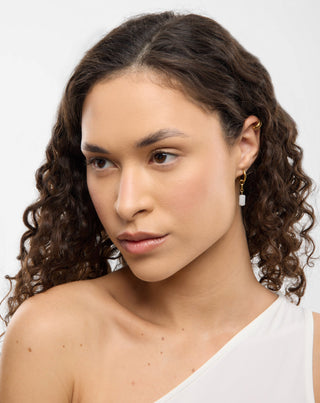 Kullatut korvakorut valkoisella jadella ruostumattomasta teräksestä Mys_2 - 4