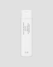 Hilsettä ehkäisevä hiusshampoo, jossa on olamiinipyroktonia, jolla on kosteuttava vaikutus Nutridome