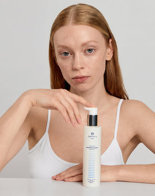 Misellivesi meikinpoistoon ja puhdistukseen herkälle ja akneiholle, sisältää ureaa, hyaluronihappoa ja glykolihappoa Cleansing Orphica Clinic 200 ml - 3