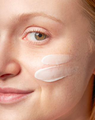 Mel Skin ravitseva voide kuivalle ja väsyneelle iholle vihreällä teellä ja aloe veralla.