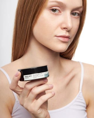 Mel Skin ravitseva voide kuivalle ja väsyneelle iholle vihreällä teellä ja aloe veralla.