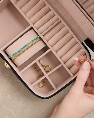 Suuri korurasia, jossa on lokeroita, rullat ja peili, musta Mys_1 - 2