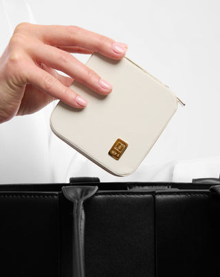 Pieni korurasia lokeroilla, rullilla ja koukuilla, kerma Mys_2 - 3