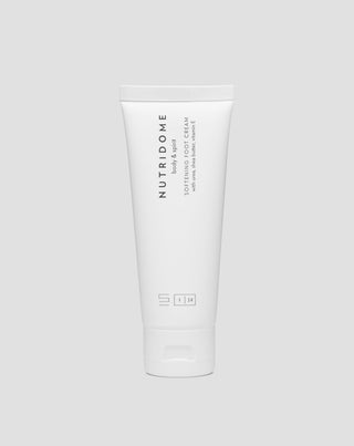 Nutridomen pehmentävä jalkavoide, jossa on ureaa ja karitevoita. - 1