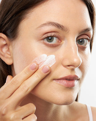 Kosteuttava yövoide Centella Asiatica -kasvovoiteella 40+ iholle Timeless Orphica - 2