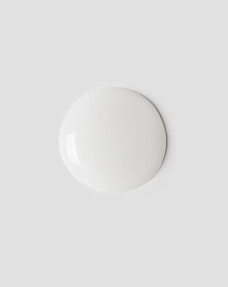 Kiharoiden hiusten muotoilugeeli kosteuttaa ja pehmentää ilman, että se painaa Twistyä alaspäin